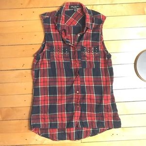 Sleeveless plaid shirt